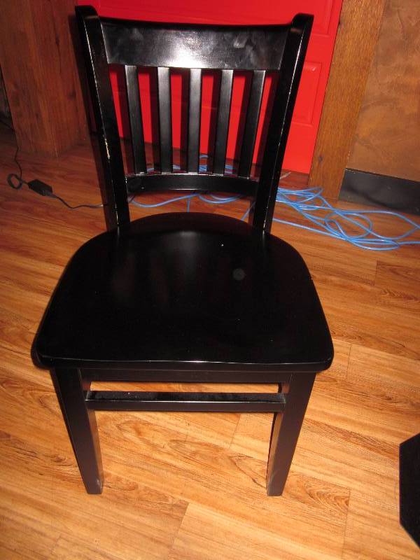 lot 117 image: Pedestal Table & 2 Chairs