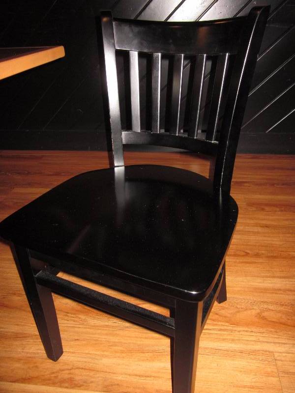 lot 118 image: Pedestal Table & 2 Chairs