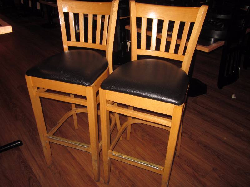 lot 123 image: High Top Table and 4 Chairs