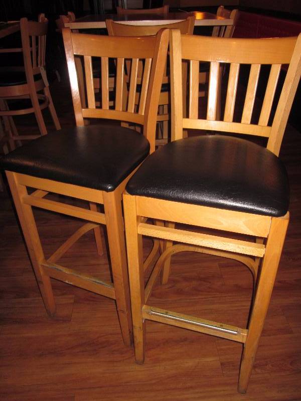 lot 126 image: High Top Table and 4 Chairs