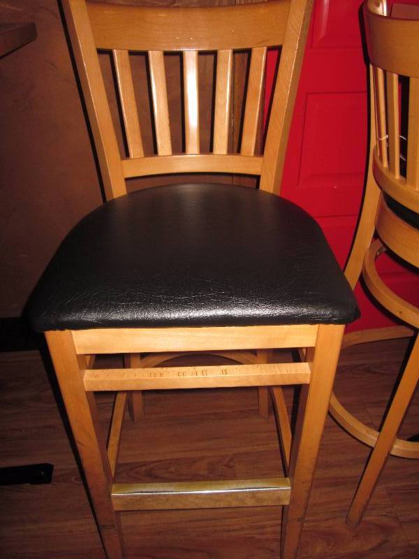 lot 128 image: High Top Table and 2 Chairs