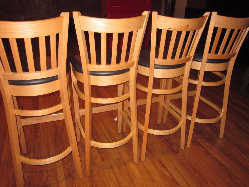 lot 131 image: 4  Bar Stools