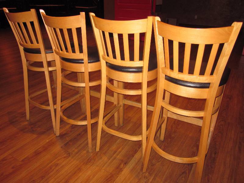 lot 132 image: 4  Bar Stools