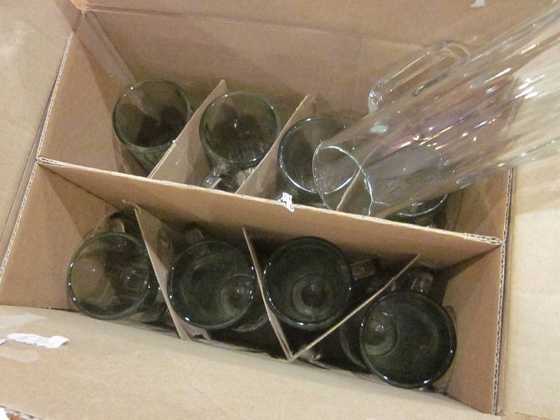 lot 186 image: 22 oz. Beer Mugs