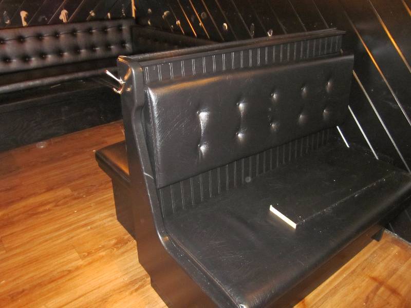 lot 200 image: Corner Booth Unit