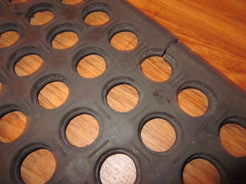 lot 202 image: Bar Floor Mat