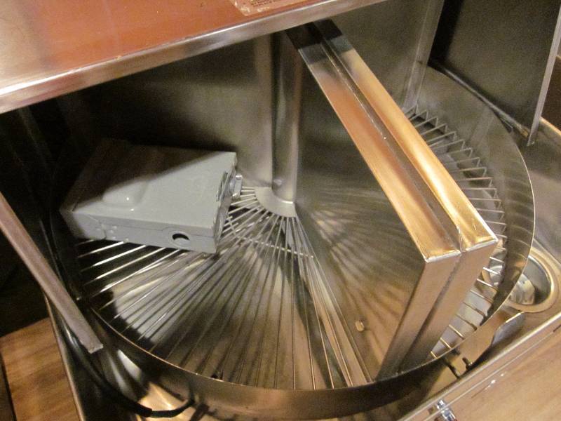 lot 81 image: Carousel Under Bar Dishwasher