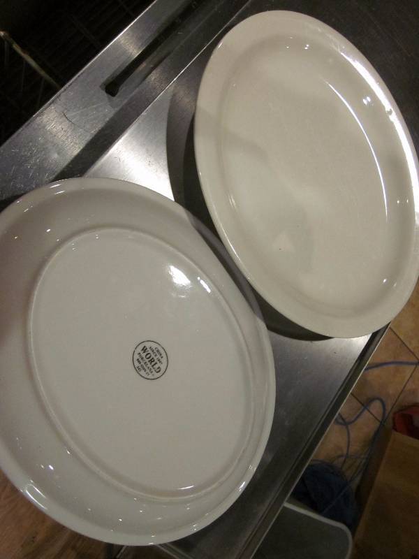 lot 210 image: Oval Plates