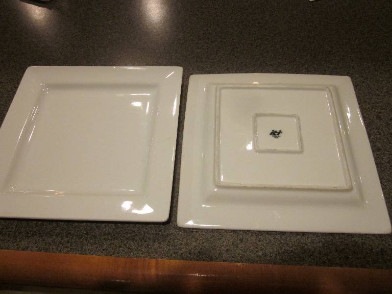 lot 213 image: 11 Square Plates