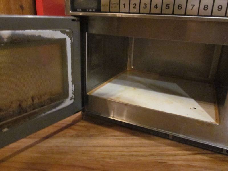 lot 92 image: Panasonic Commercial Microwave