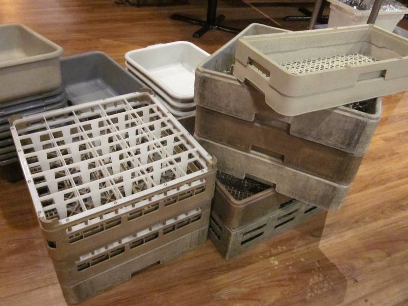 lot 217 image: Dishwasher Trays & Dish Pans