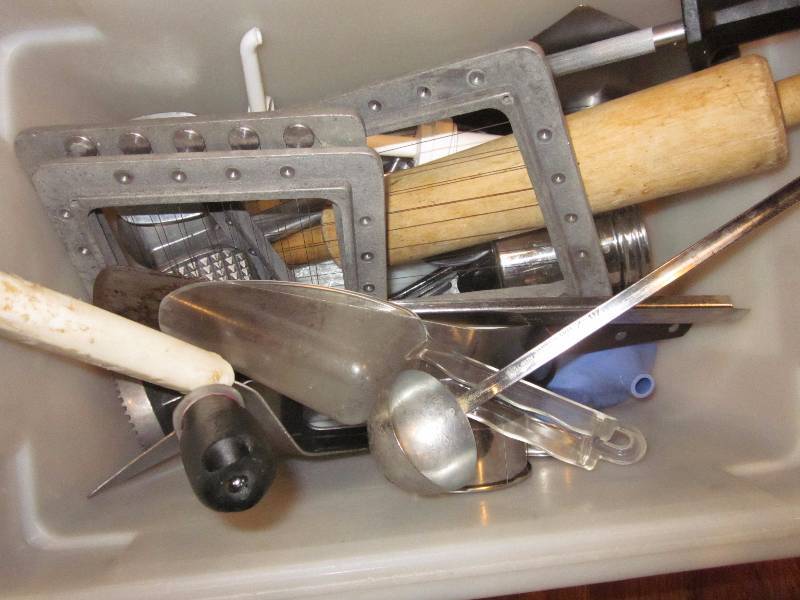 lot 219 image: Kitchen Utencils