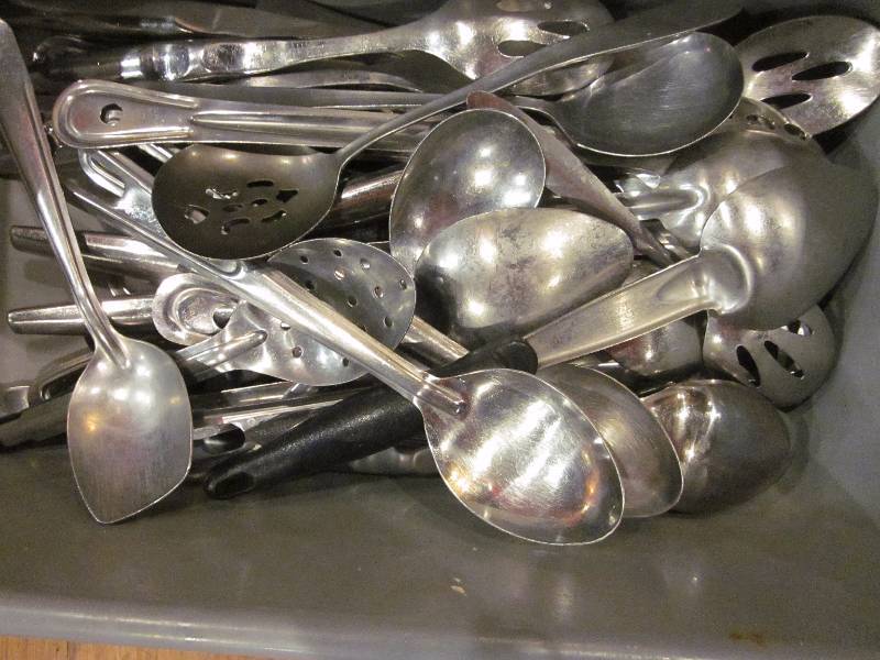 lot 220 image: Kitchen Utencils
