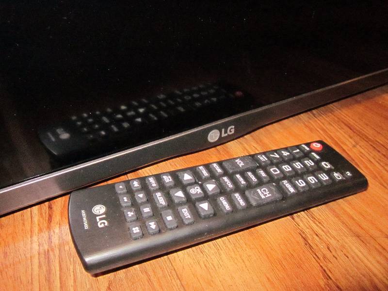 lot 265 image: LG Wall Mount TV