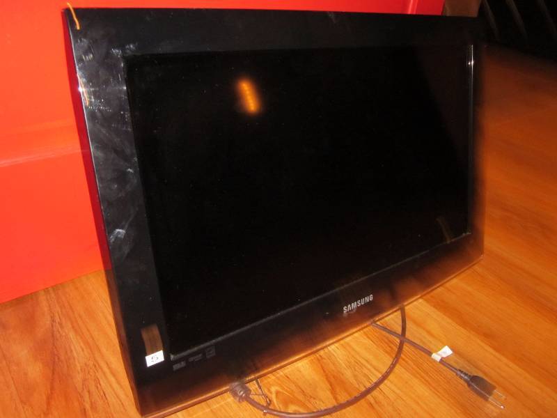 lot 268 image: Samsung TV