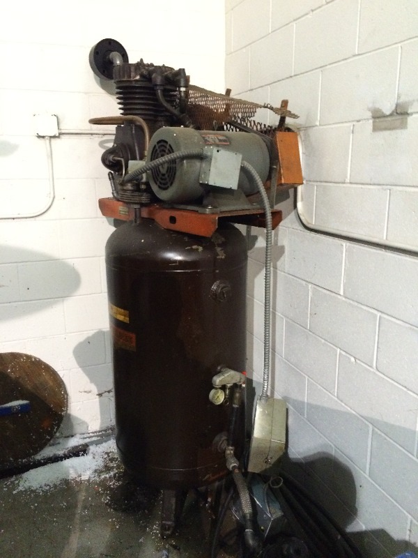 Devilbiss Commercial Air Compressor   47225-712  F8213  Runs Fine   View all pictures for more details