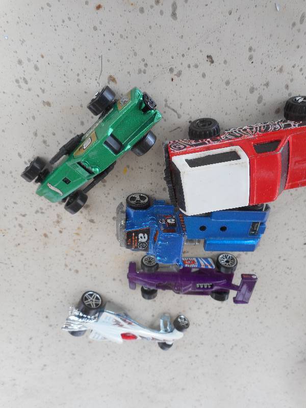 COLLECTIBLE CARS AND TRUCKS