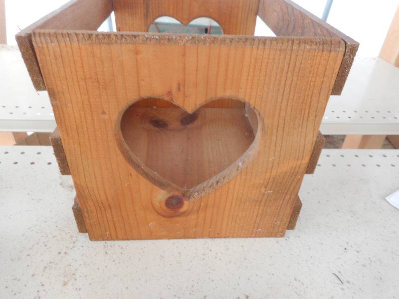 VINTAGE WOOD CRATE