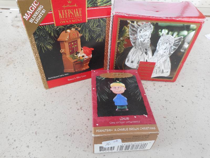 COLLECTIBLE ORNAMENTS
