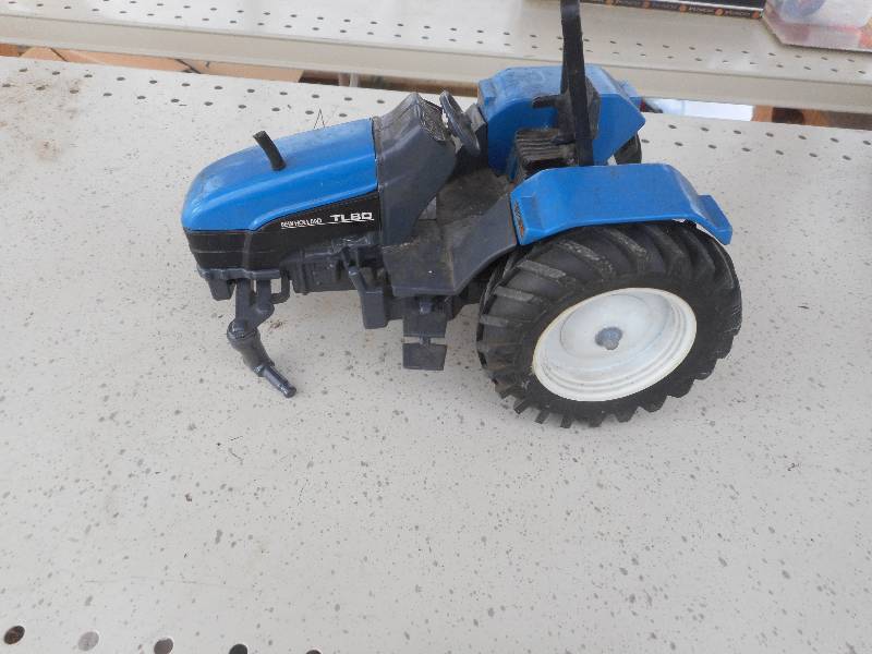 ALL METAL NEW HOLLAND TRACTOR