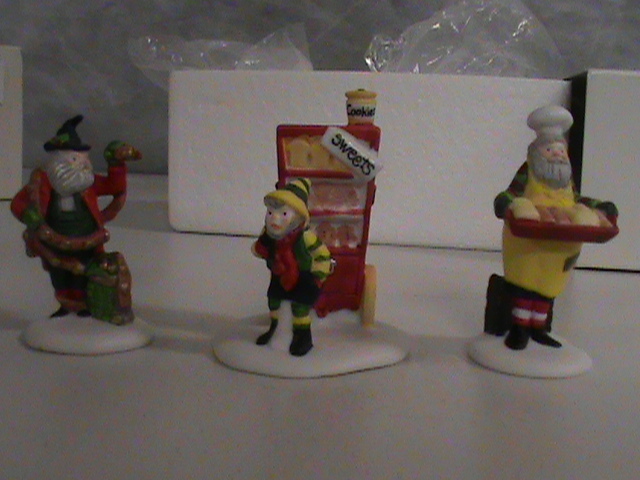 Dept. 56 - Baker Elves