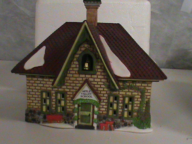 Dept. 56 - New England Village (Apple Valley School)