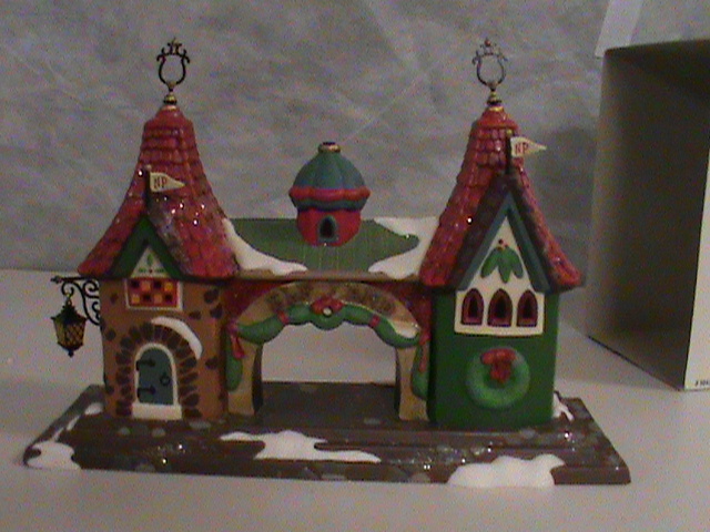 Dept. 56 - Welcome to Elfland - Gateway Entrance