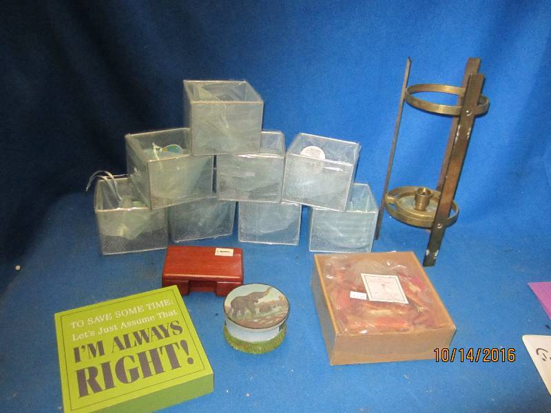Lot of household decorative items...