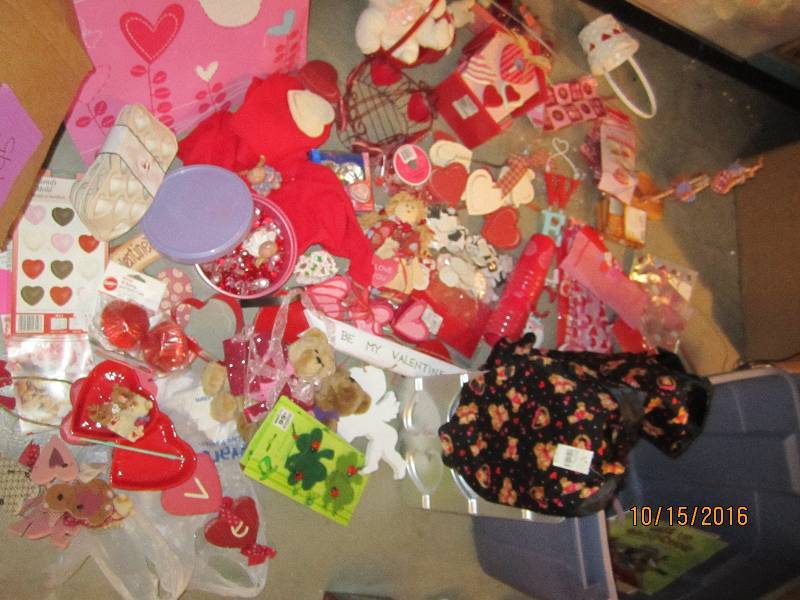 Bin of christmas dcor...