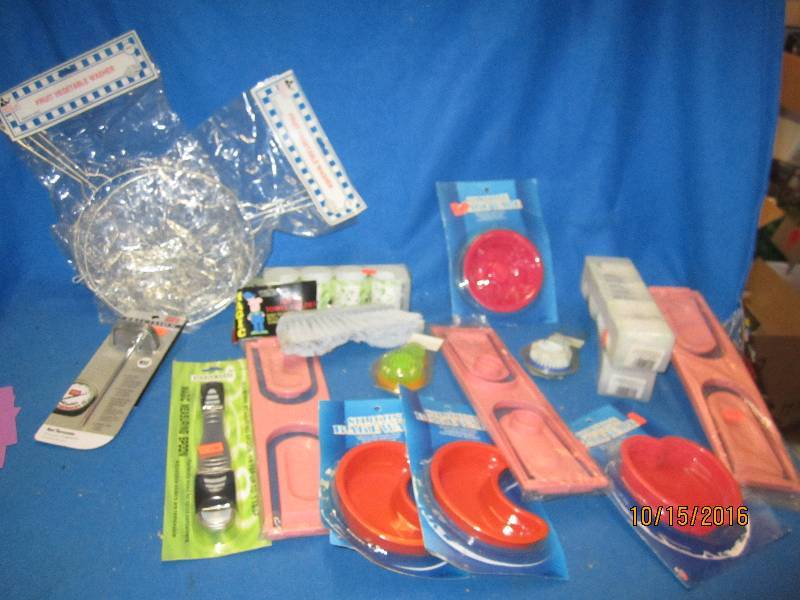 Lot of kitchen items...