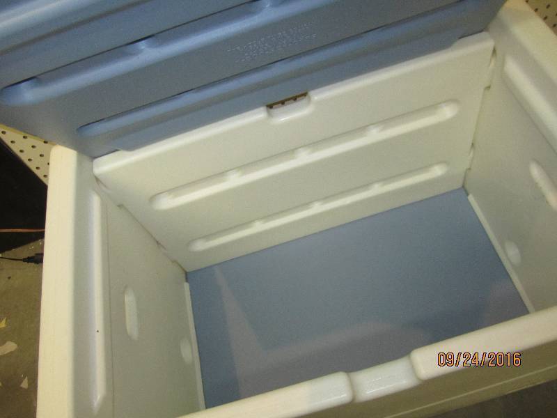 Clean Little Tikes plastic toy box ...