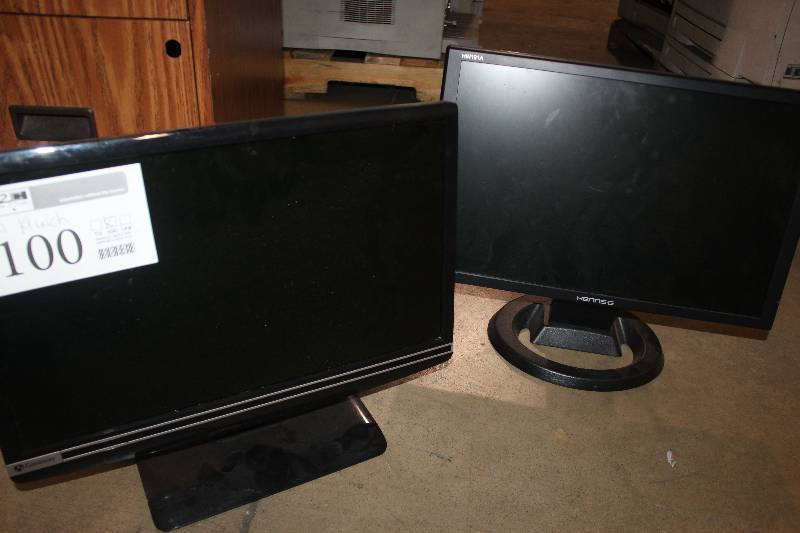 lot 100 image: 19 inch Gateway monitor and 19 inch HANNS-G monitor