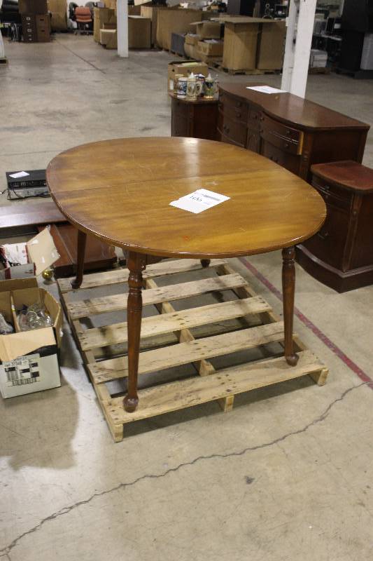 lot 106 image: Kitchen Table, round