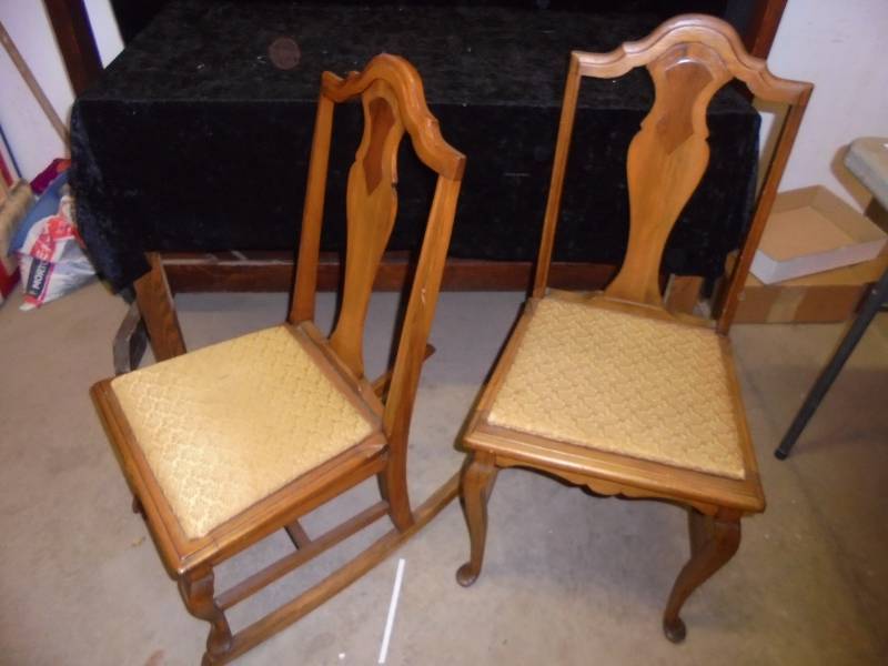 Lot - Chairs, 1 Rocker, 1 Reg