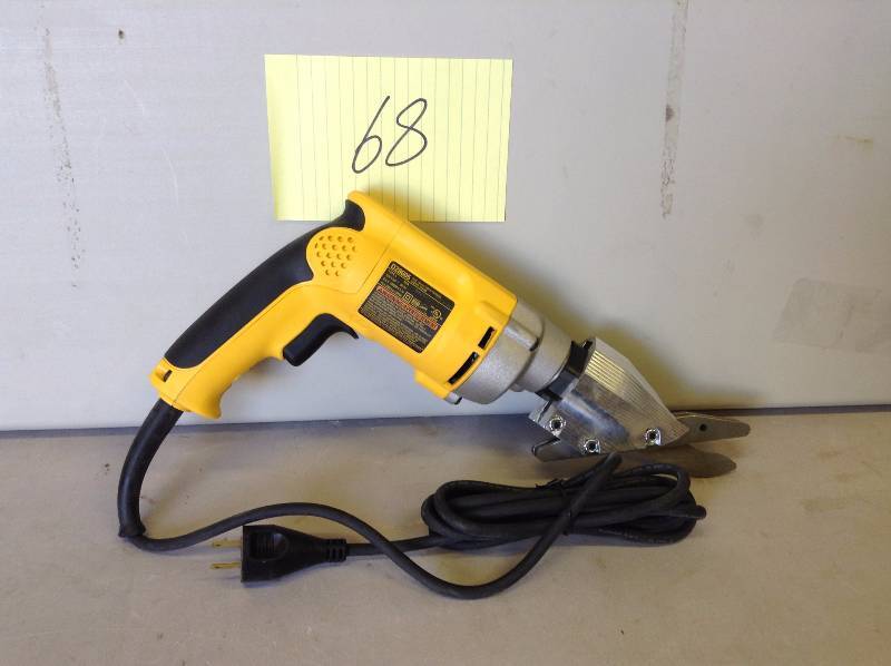 lot 68 image: Dewalt 516 in. Variable Speed Cement Shear never used