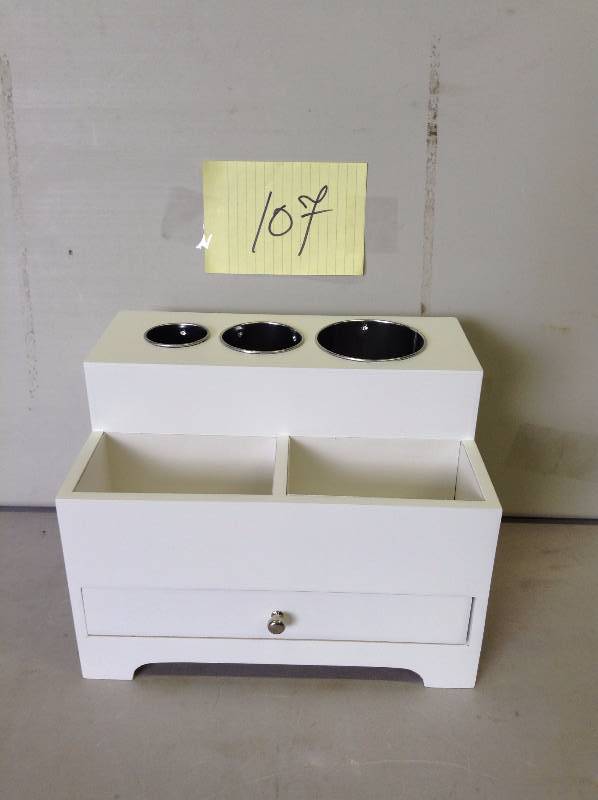 lot 107 image: Richards Homewares Personal Hair Styling Organizer