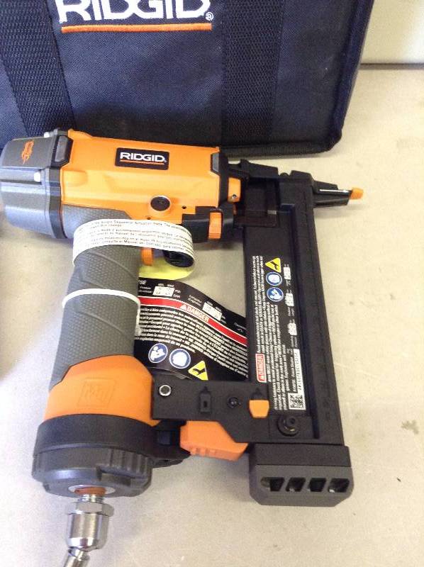 lot 67 image: Ridgid 18-Gauge 1-12 in. Finish Staple