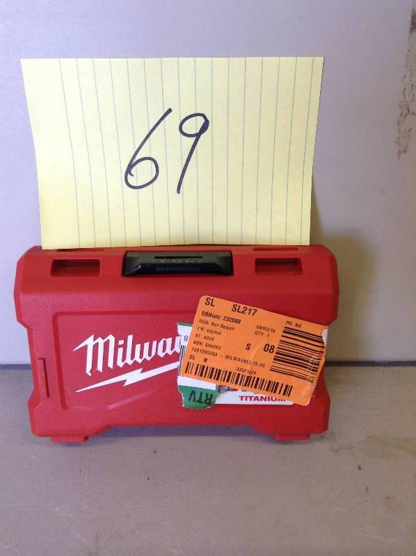 lot 69 image: Milwaukee Red Helix Set
