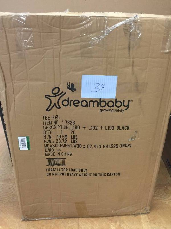 lot 34 image: Dreambaby Chelsea Extra Tall Auto Close Security Gate, Black New