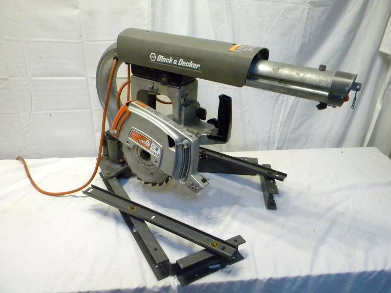 lot 13 image: Black& Decker Radio Arm Saw