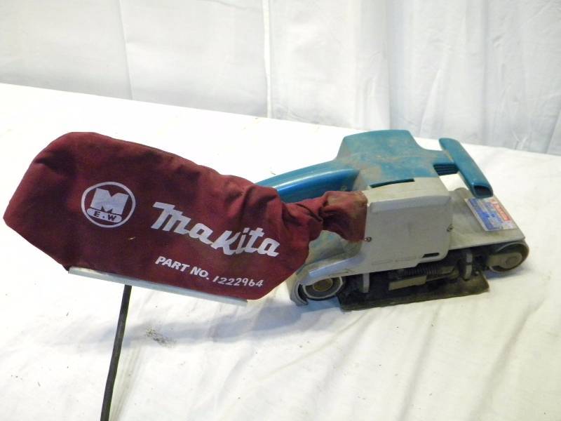 lot 21 image: Makita Belt Sander