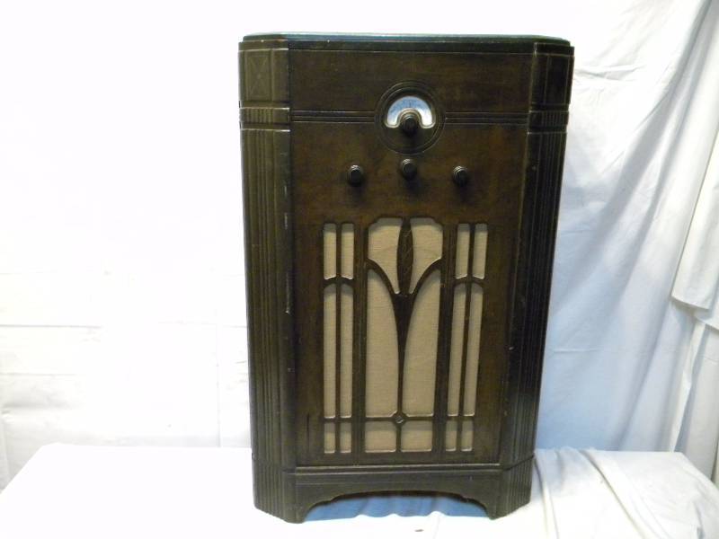 lot 52 image: RCA Victor Vintage Radio