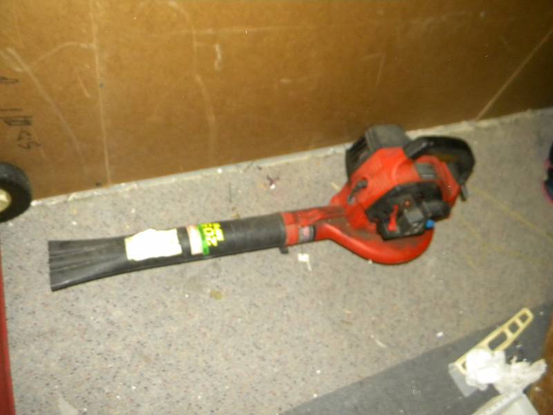lot 75 image: Craftsman Leaf Blower