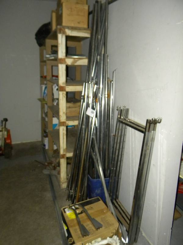 lot 79 image: Clothing Rack