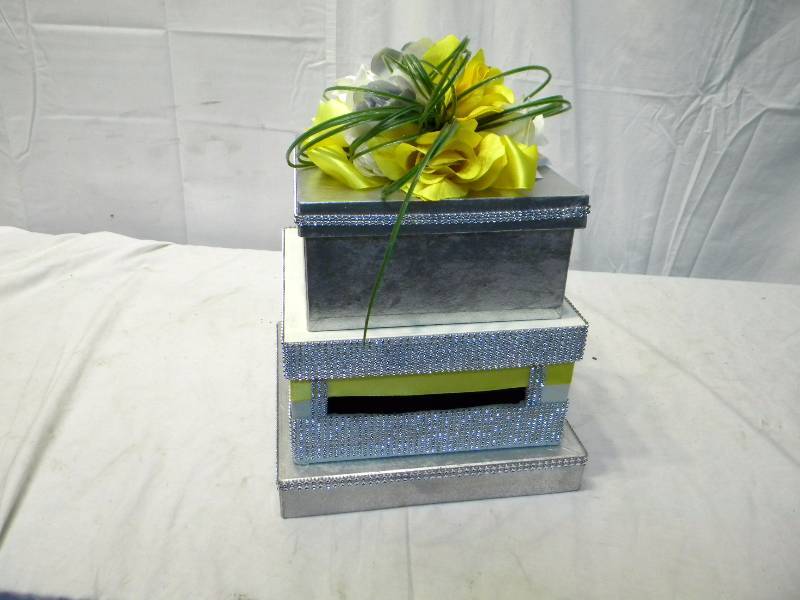 lot 103 image: Wedding Card Box