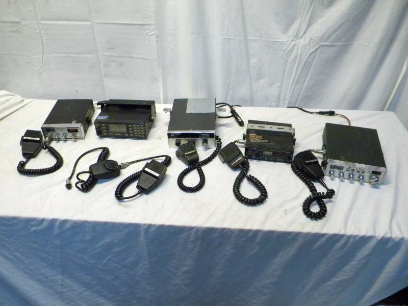 lot 105 image: CB Radio Lot