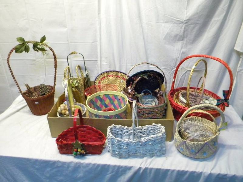 lot 111 image: Basket Lot