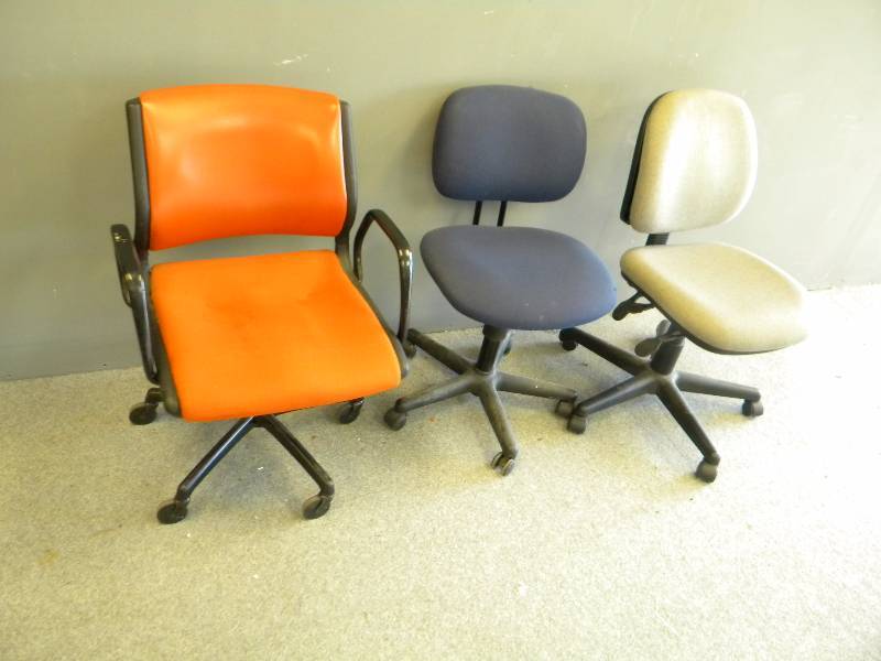 lot 114 image: Office Chairs