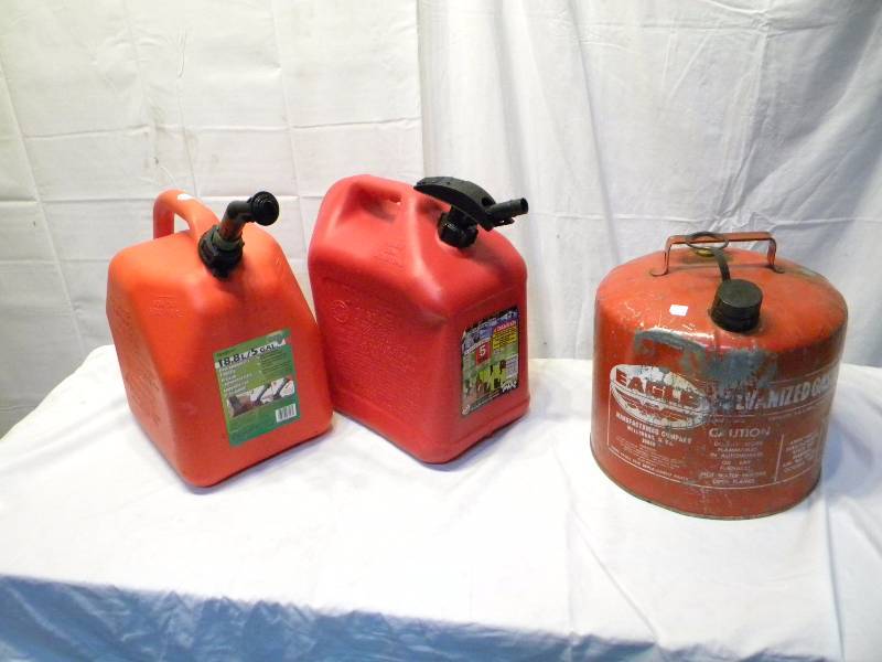 lot 122 image: Gas Can Lot