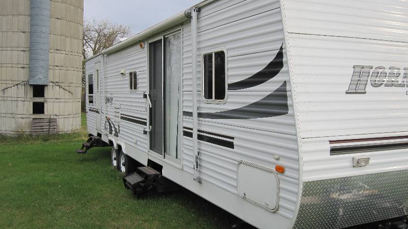 35 - 2004 Keystone Camper